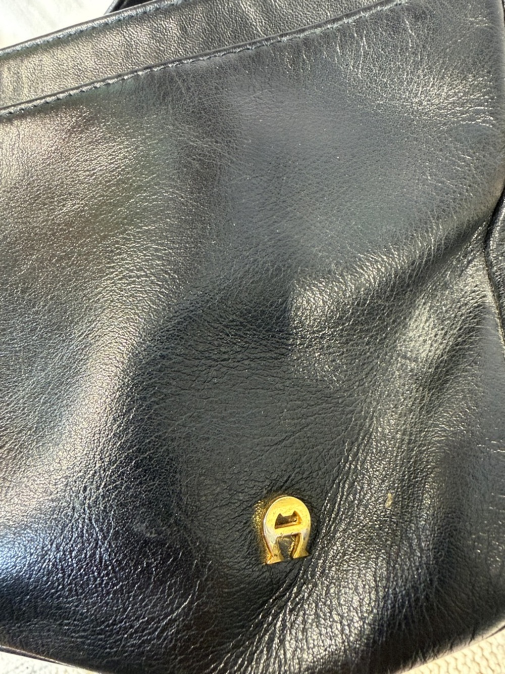 Etienne Classic Black Leather Shoulder Bag - Picture 10 of 11